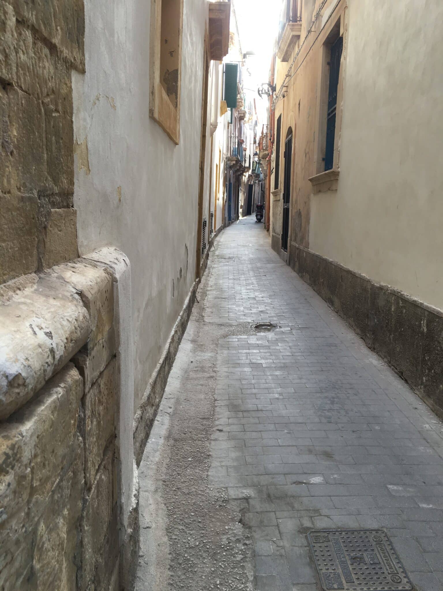 Narrow street in the Jewish section of Ortigia, Sicily. Photo by ConsumerMojo.com 