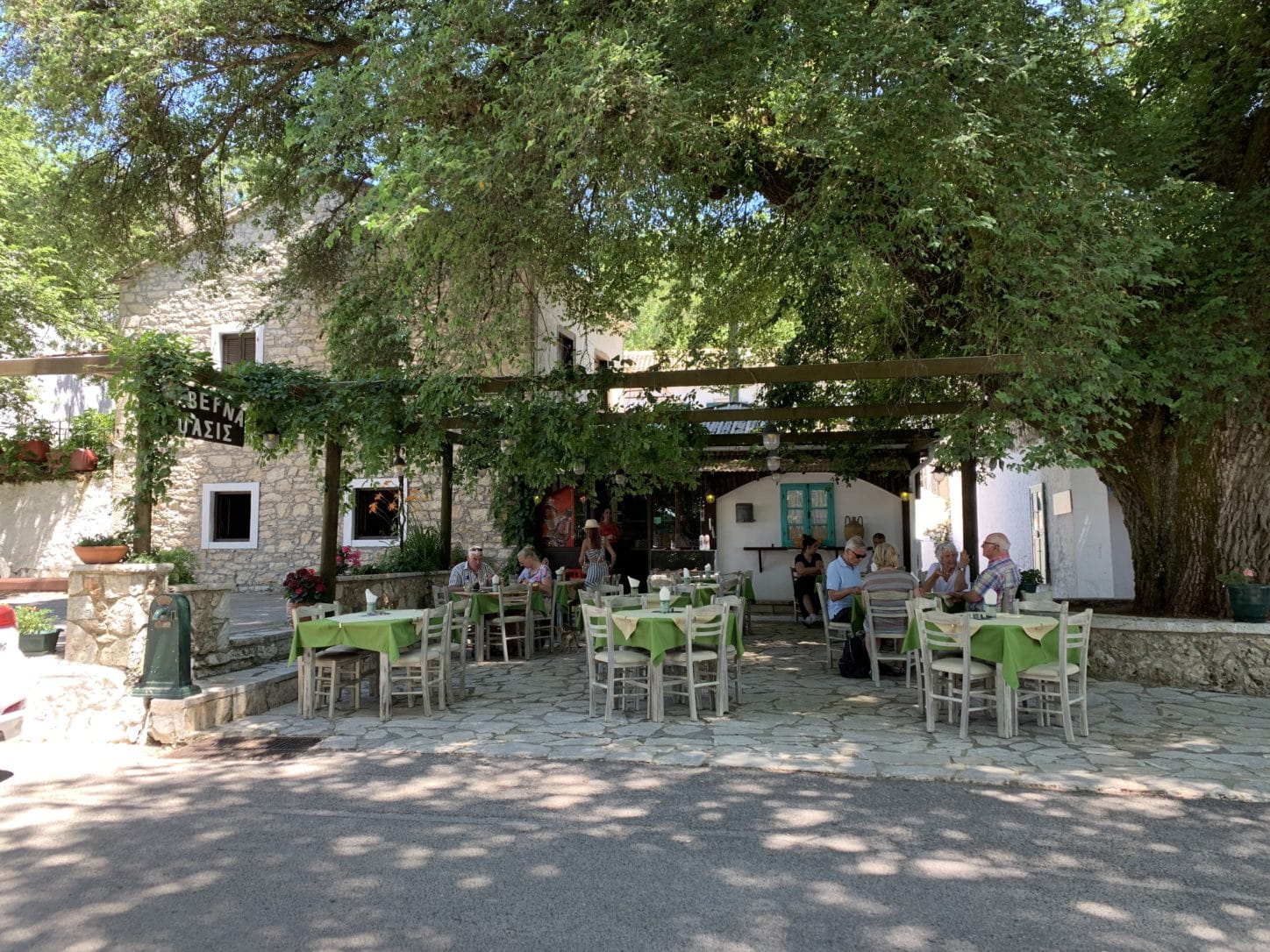 Three Days on Corfu, Taverna in Strinilas