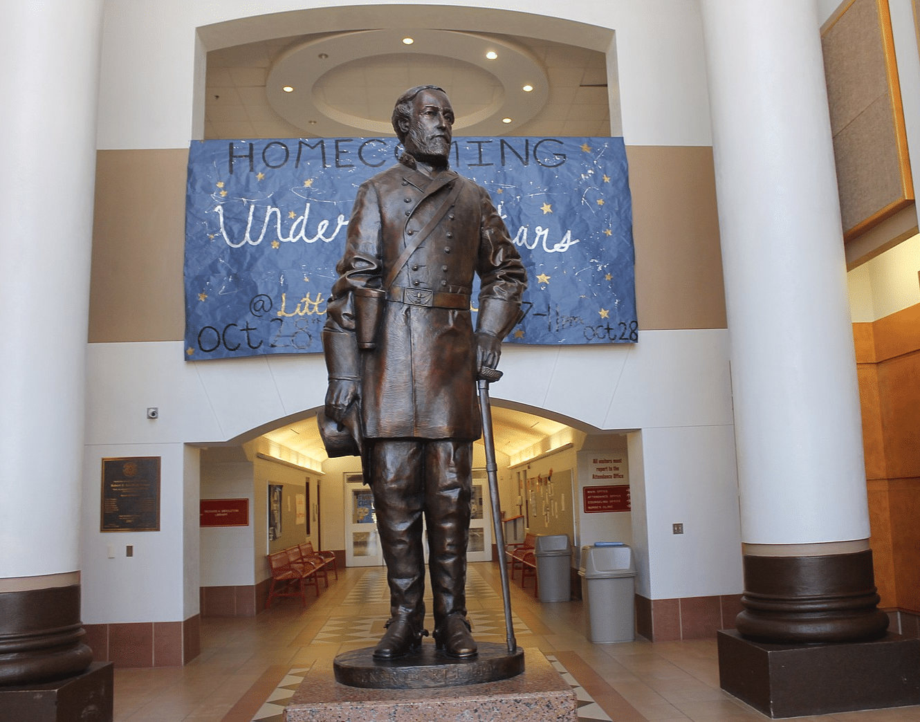 obert E. Lee, Robert E. Lee High School, San Antonio, Texas. Photo by Billy Hathorn, Courtesy Wikimedia