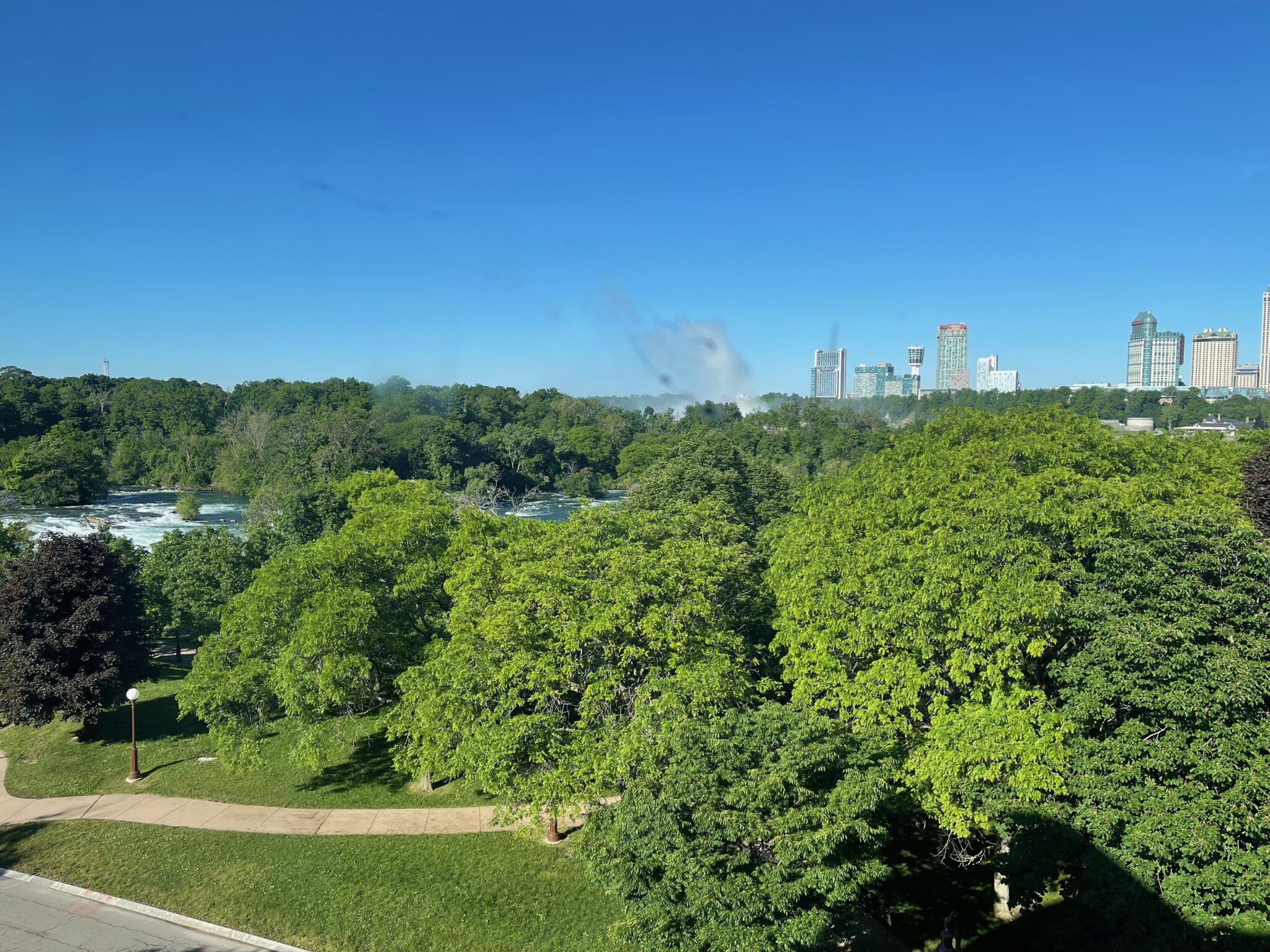 The park and river leading to Niagara Falls