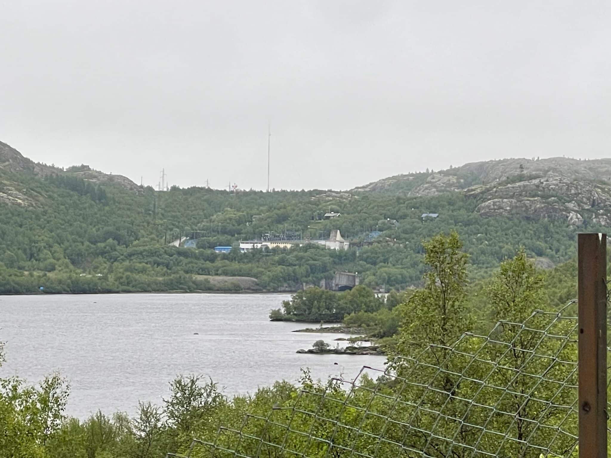 Norwegian-Russian border you can see telecom towers.