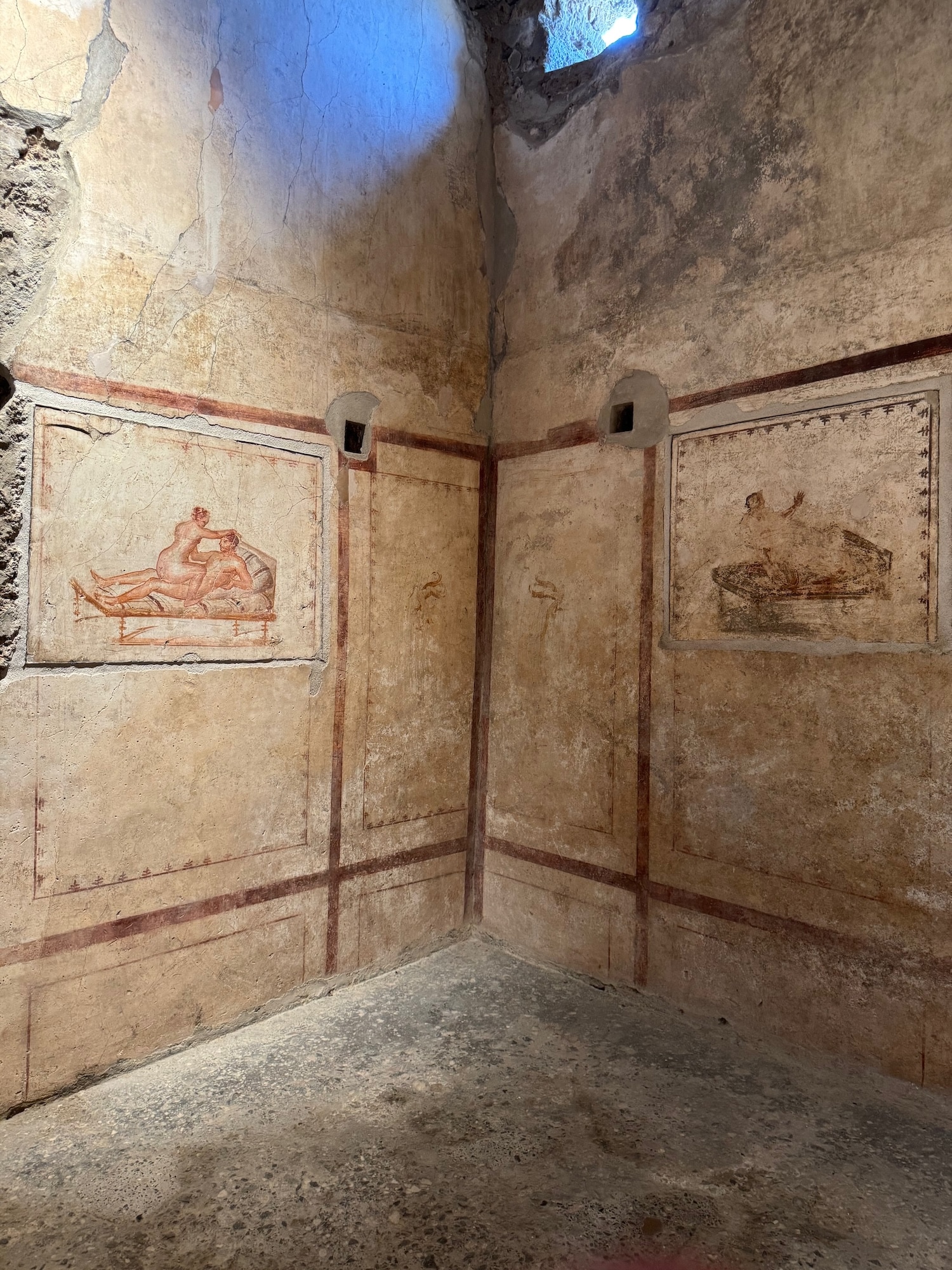 Room with frescoes of people having sex in Casa di Vettii.