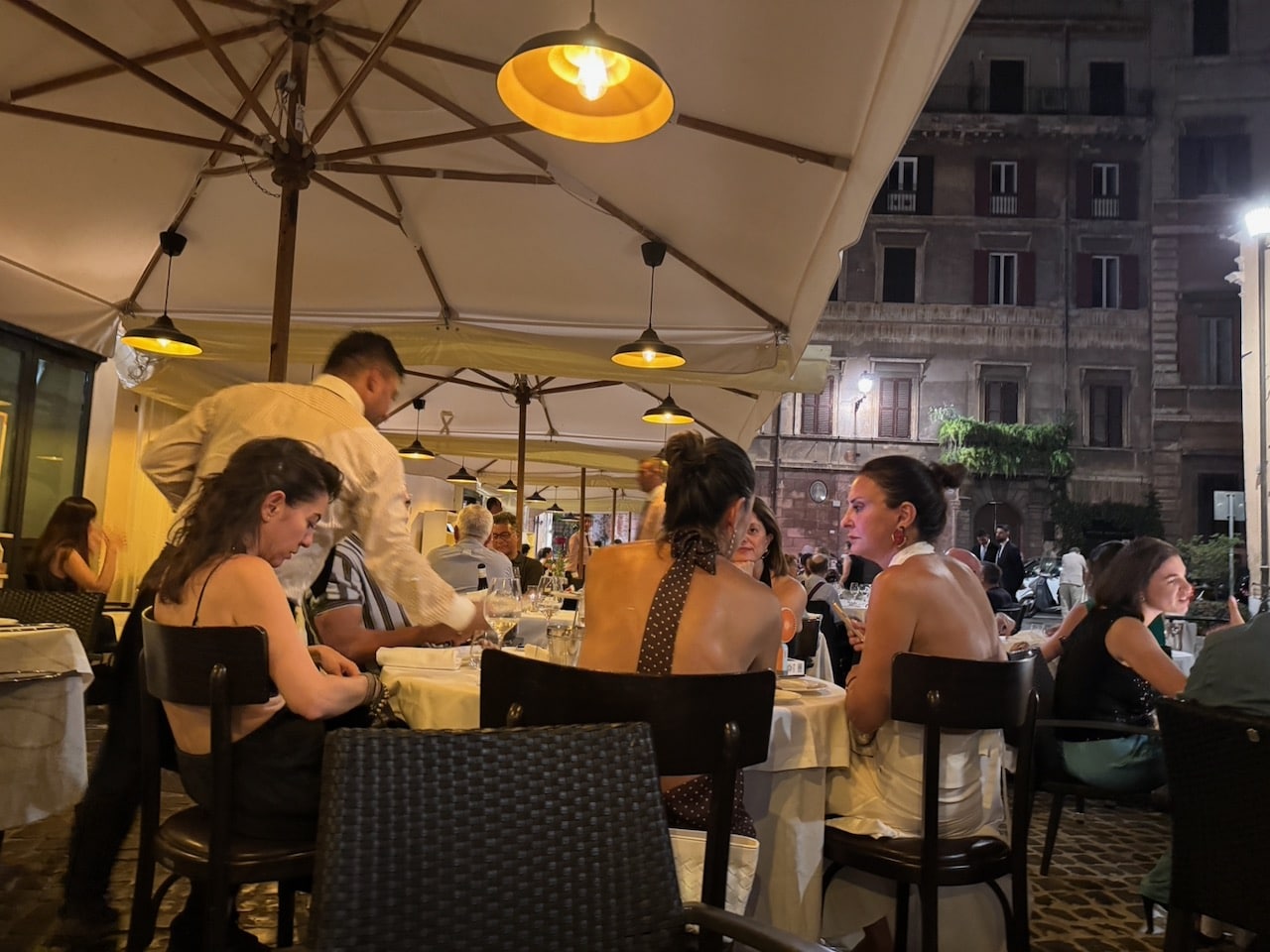 Dining outside at Pier Luigi. Photo by ConsumerMojo.com