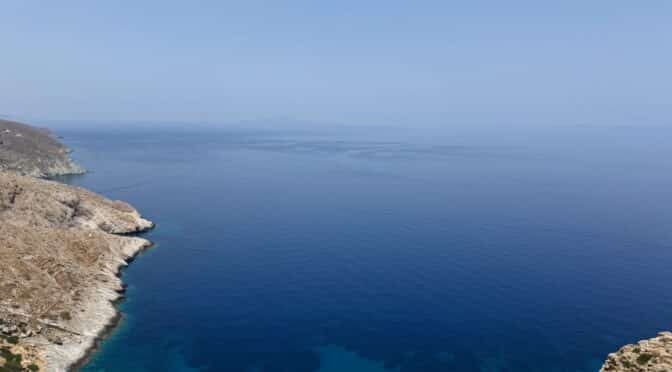 Looking over a cliff in Folegandros. Photo by ConsumerMojo.com