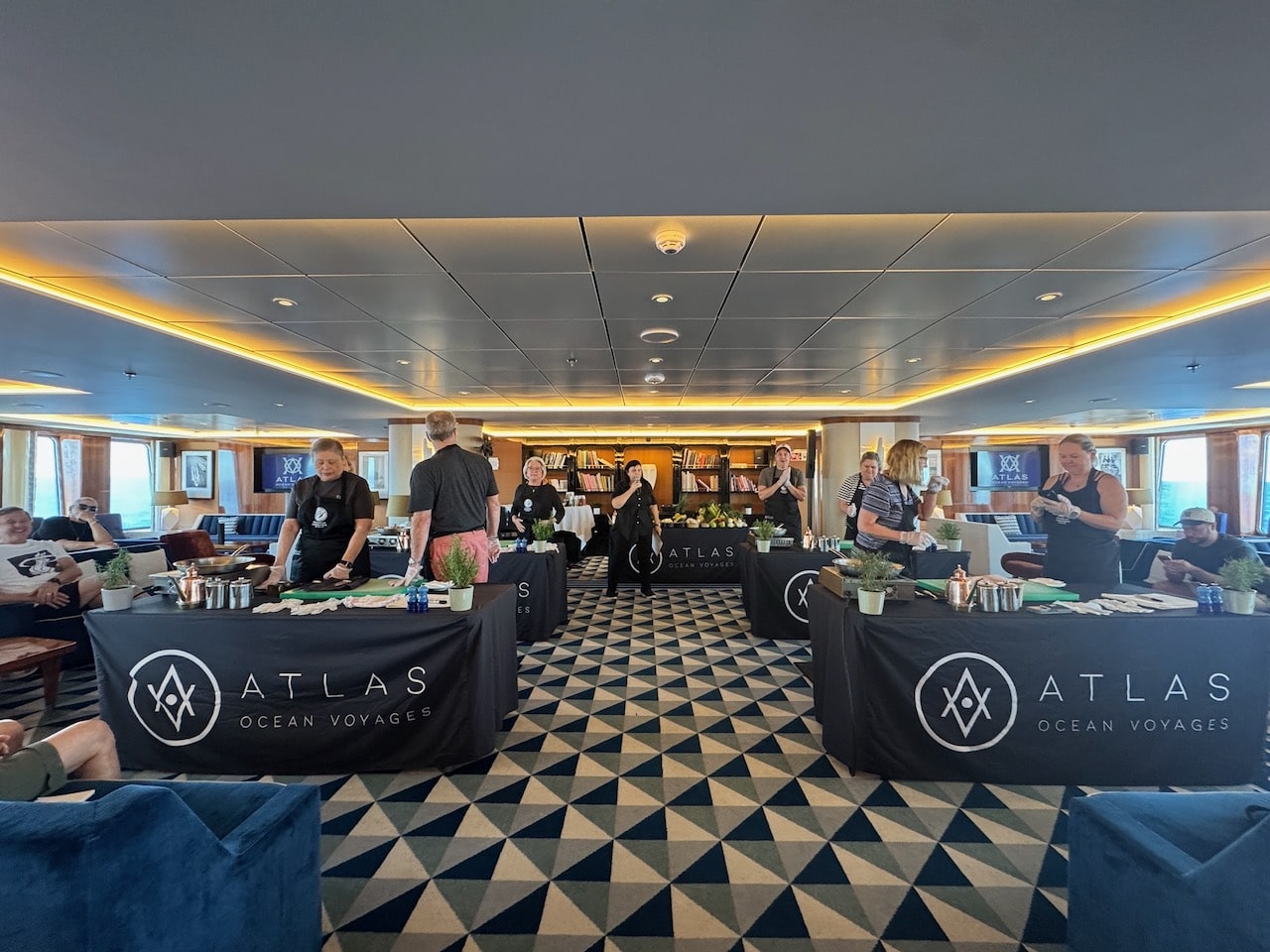 Wide shot of cook off on Atlas World Traveller. Photo by ConsumerMojo.com